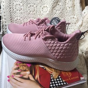 NEW Streetwear Pink Sneakers, size 9 comfy!